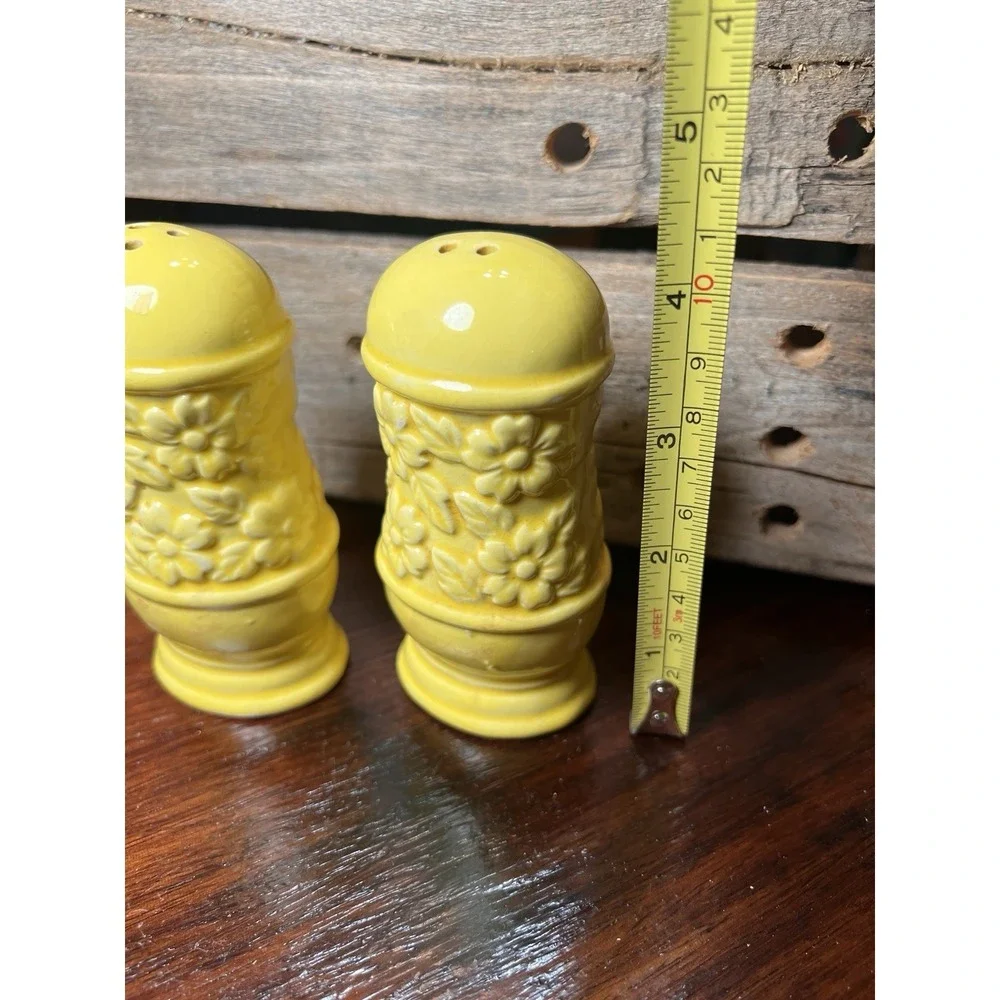 Vintage Yellow Daisy Floral Embossed 4